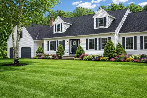 12 Surrey Ln, Hampden, ME 04444