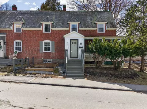 70 Oliver St, Bath, ME 04530