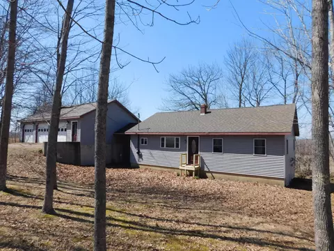 557 Enfield Rd, Lincoln, ME 04457