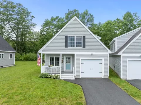 7 Coastal Woods Dr #102, Kennebunk, ME 04043