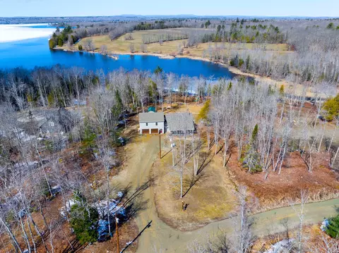 28 Moose Creek Dr, Newport, ME 04953