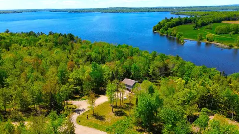 28 Moose Creek Dr, Newport, ME 04953