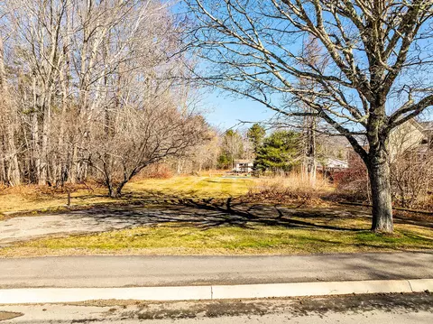 65 Pearl St, Camden, ME 04843