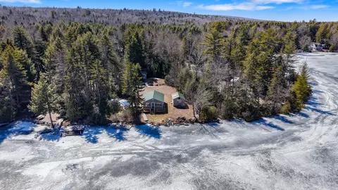 37 Petite Dr, Lincoln, ME 04457