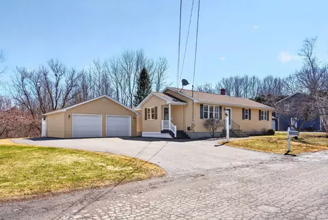 16 Jans Blvd, Lewiston, ME 04240