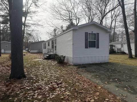 15 Candy Ln, Brunswick, ME 04011