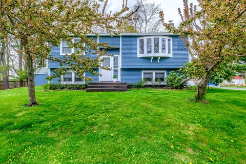 4 Willow Ave, Old Orchard Beach, ME 04064