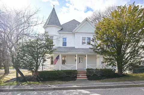 11 Rogers Rd, Kittery, ME 03904