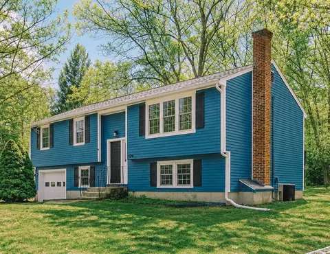 14 Winterbrook Dr, York, ME 03909