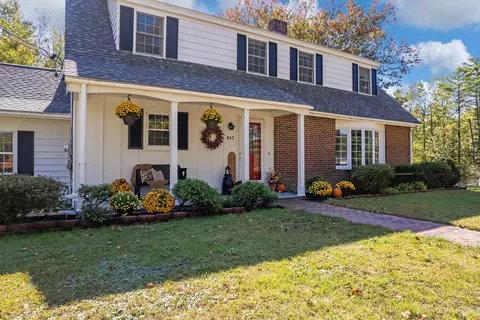 847 Middlesex Rd, Topsham, ME 04086