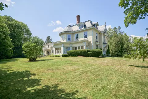 208 High St, Belfast, ME 04915