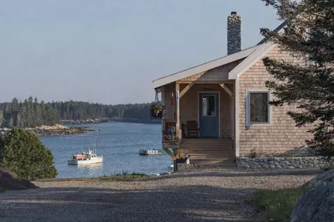 28 City Point Rd, Vinalhaven, ME 04863