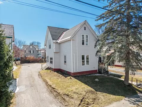 22 Ash St, Waterville, ME 04901