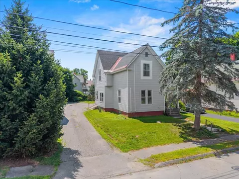 22 Ash St, Waterville, ME 04901