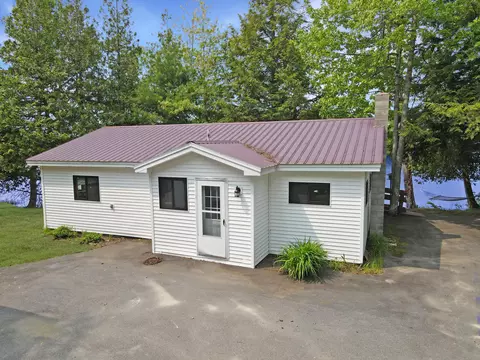 218 Hay Rd, Hudson, ME 04449