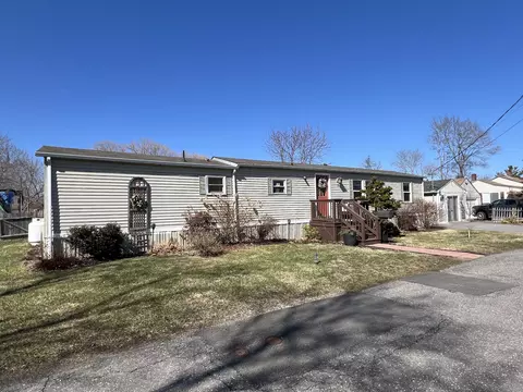 15 Marks Ln, Rockland, ME 04841