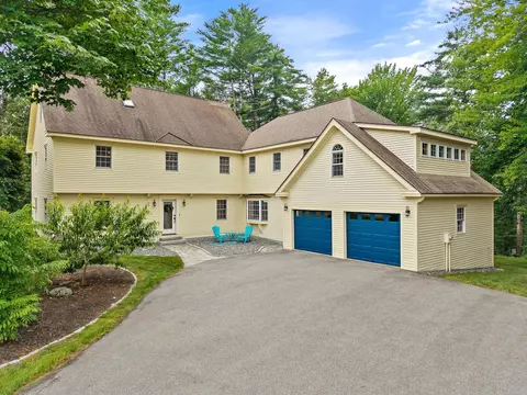 43 Darling Parke Dr, Bangor, ME 04401