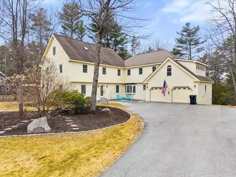 43 Darling Parke Dr, Bangor, ME 04401