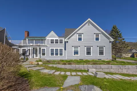 48 Washington St, Camden, ME 04843