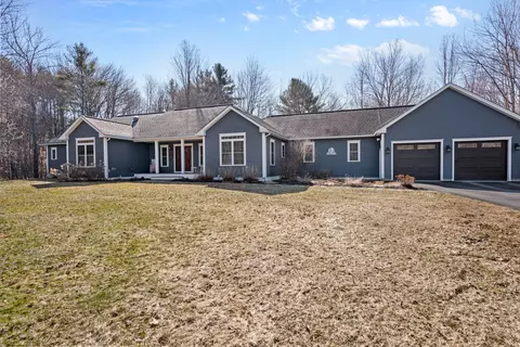 79 Charter Way, Auburn, ME 04210