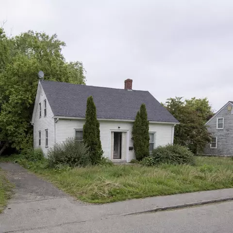 11 Pleasant St, Rockland, ME 04841