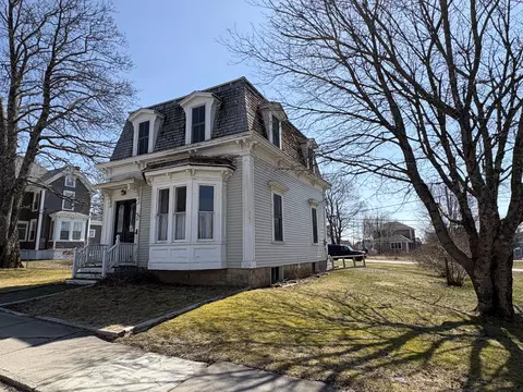 72 Washington St, Eastport, ME 04631