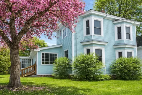 128 Middle St, Farmington, ME 04938