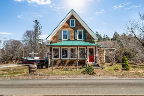 281 Atlantic Rd, Swans Island, ME 04685