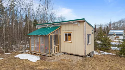 3 New England Rd, Abbot, ME 04406