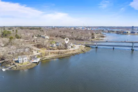 30 Bridge St, Kittery, ME 03904