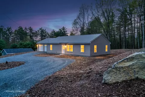 5 Oldham Rd, Saint Albans, ME 04971