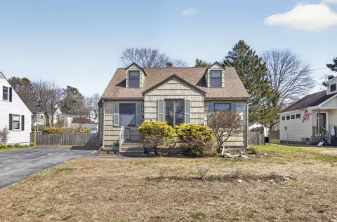 16 Meadow Way, Cape Elizabeth, ME 04107