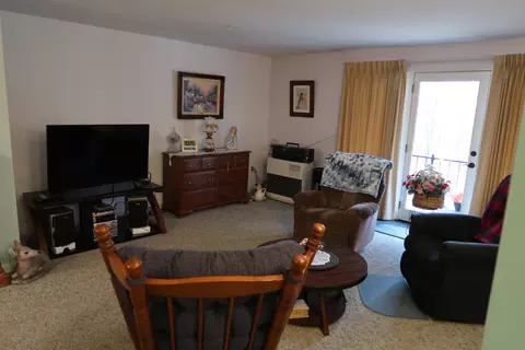 Living - 65 Smith St #8, Augusta, ME 04330 photo 2 of 3