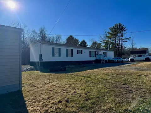 36 Main St, Detroit, ME 04929