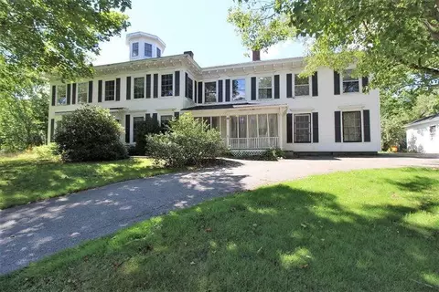 51 W Main St, Searsport, ME 04974