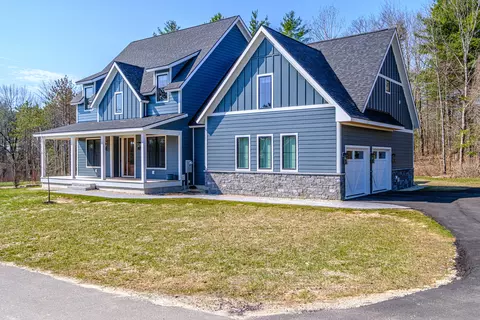 12 Winnwood Farm Way, Falmouth, ME 04105