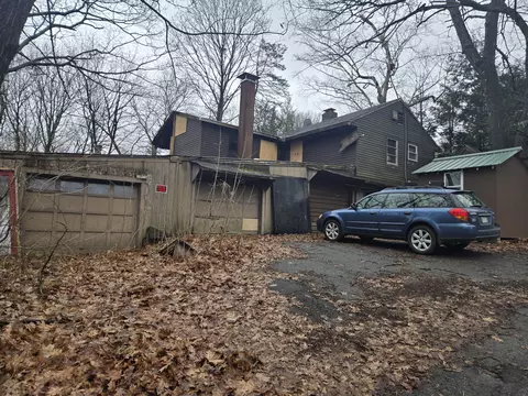 33 Pike St, Augusta, ME 04330