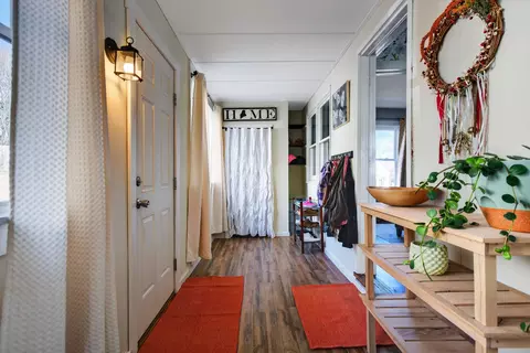 Entry Way - 677 Middle St, Bath, ME 04530 photo 2 of 7