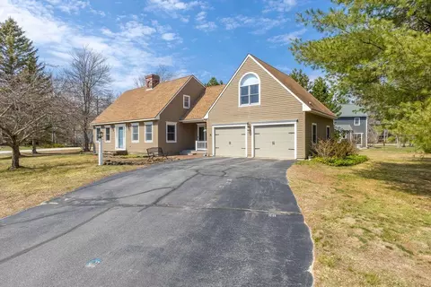36 Village Woods Cir, Gorham, ME 04038