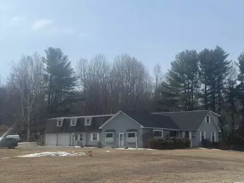 14 Lakeshore Dr, Belgrade, ME 04917