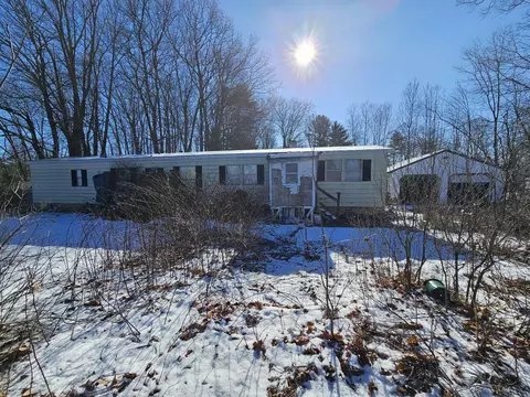 7 Gendreau Ln, Sanford, ME 04073
