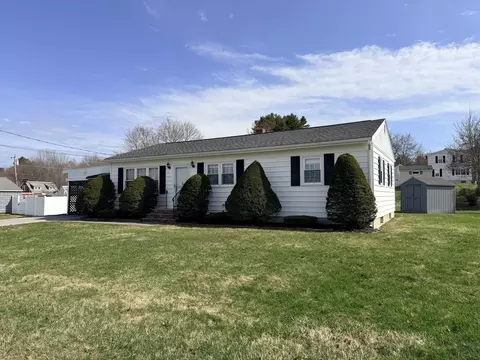 12 Dee St, Auburn, ME 04210