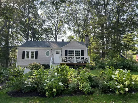 60 Oakhurst Rd, Cape Elizabeth, ME 04107