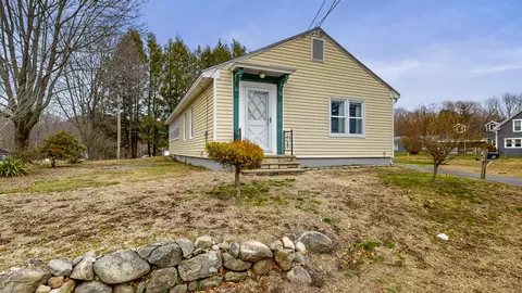 28 Ferry Rd, Saco, ME 04072