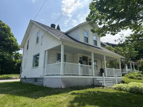 27 Dudley St, Presque Isle, ME 04769