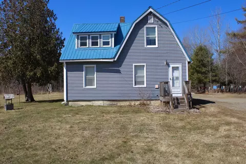 60 Penobscot Ave, Howland, ME 04448
