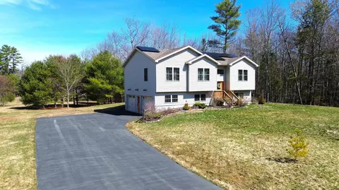 2 Partridge Run Dr, Winthrop, ME 04364