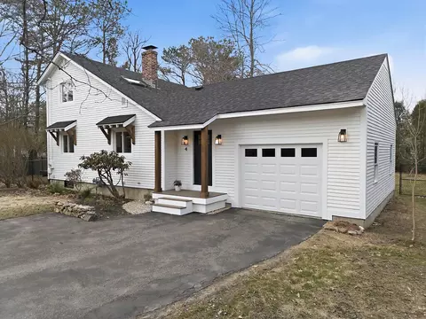 4 Lori Dr, Brunswick, ME 04011