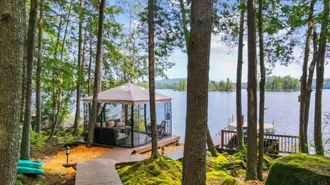 208 Main Rd, Chesterville, ME 04938