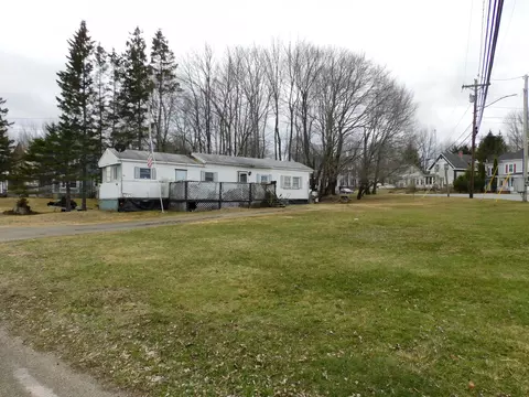 3 Boardman St, Calais, ME 04619